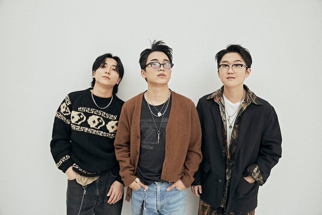 Wave to earth are a South Korean indie-rock band and debuted on Aug. 23, 2019 with the single “wave” followed by “light” on Nov. 18.