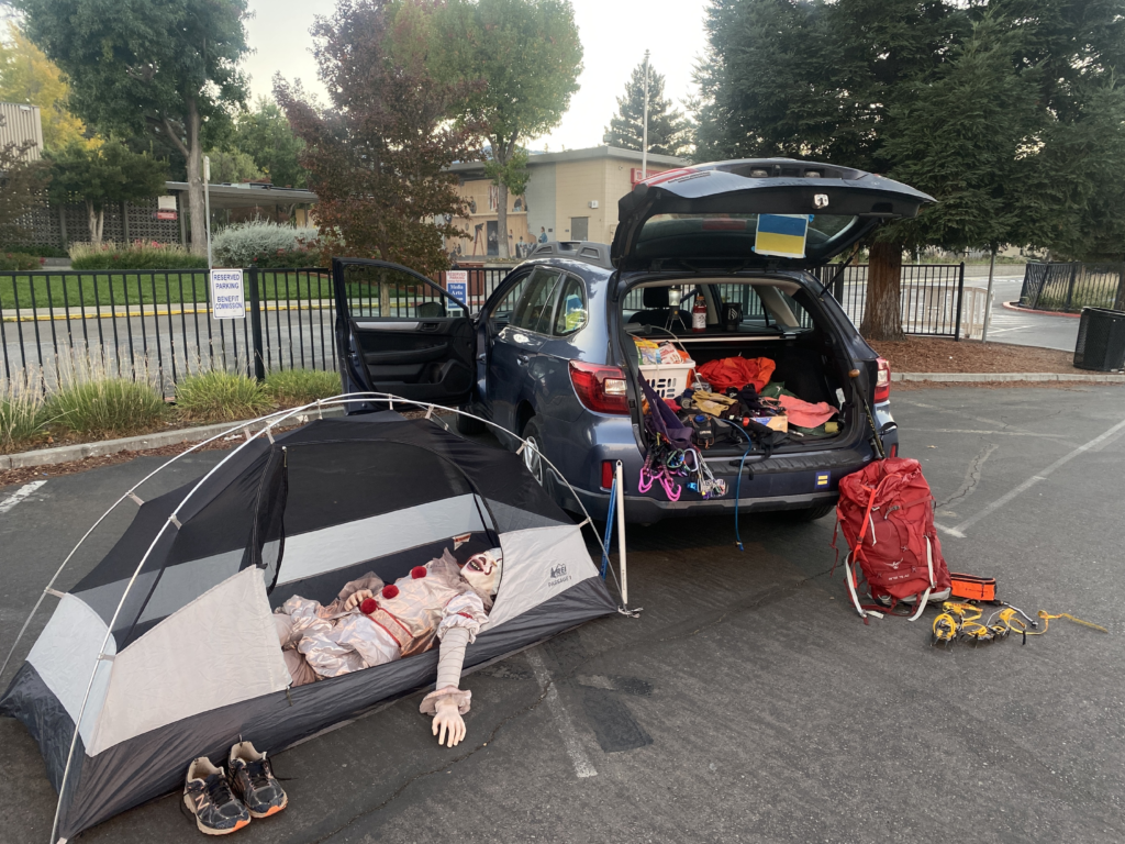 CCC+advisor+Brad+Ward%E2%80%99s+Pennywise+camping+trunk-or-treat+car.