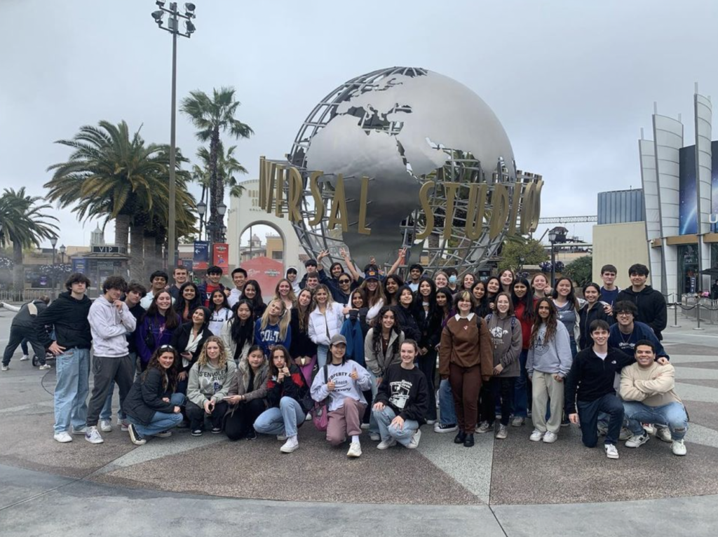 Current MAP seniors at Universal Studios on the MAP LA trip in junior year