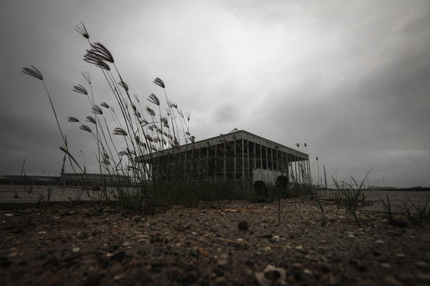 Abandoned aquatic facility in Rio