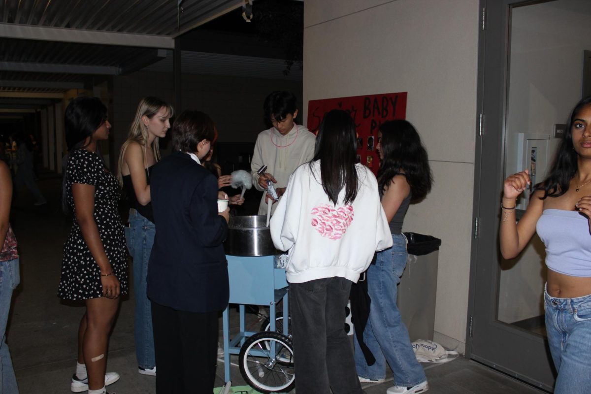 Photo by Bryan Zhao
Freshman Zisu Chen serves cotton candy to a group of students.