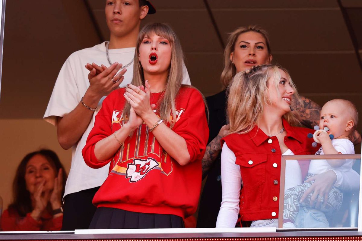 Taylor Swift cheers on her boyfriend, Travis Kelce, and the chiefs alongside Jackson Mahomes and Brittany Mahomes