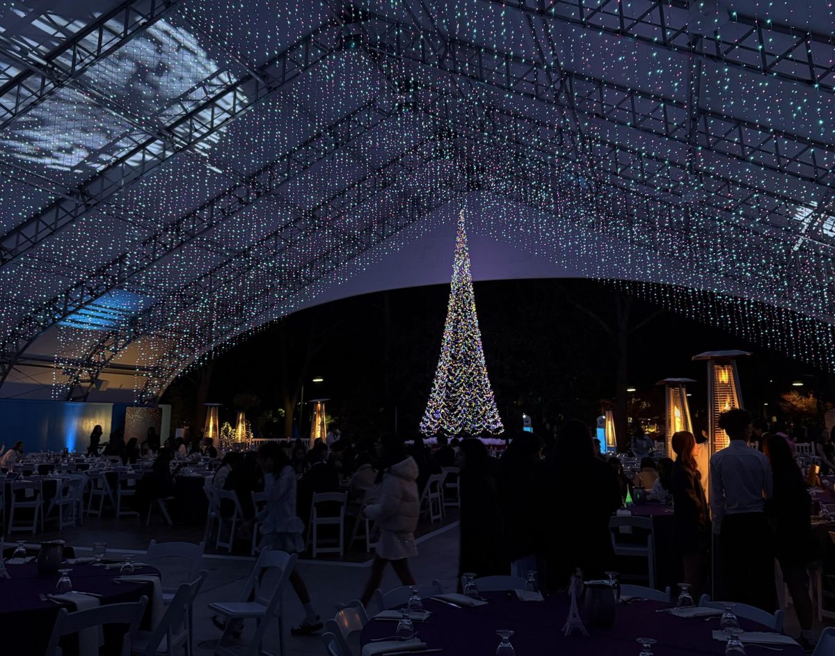 Students enter the 2024 formal venue at Gilroy Gardens on Dec. 7
