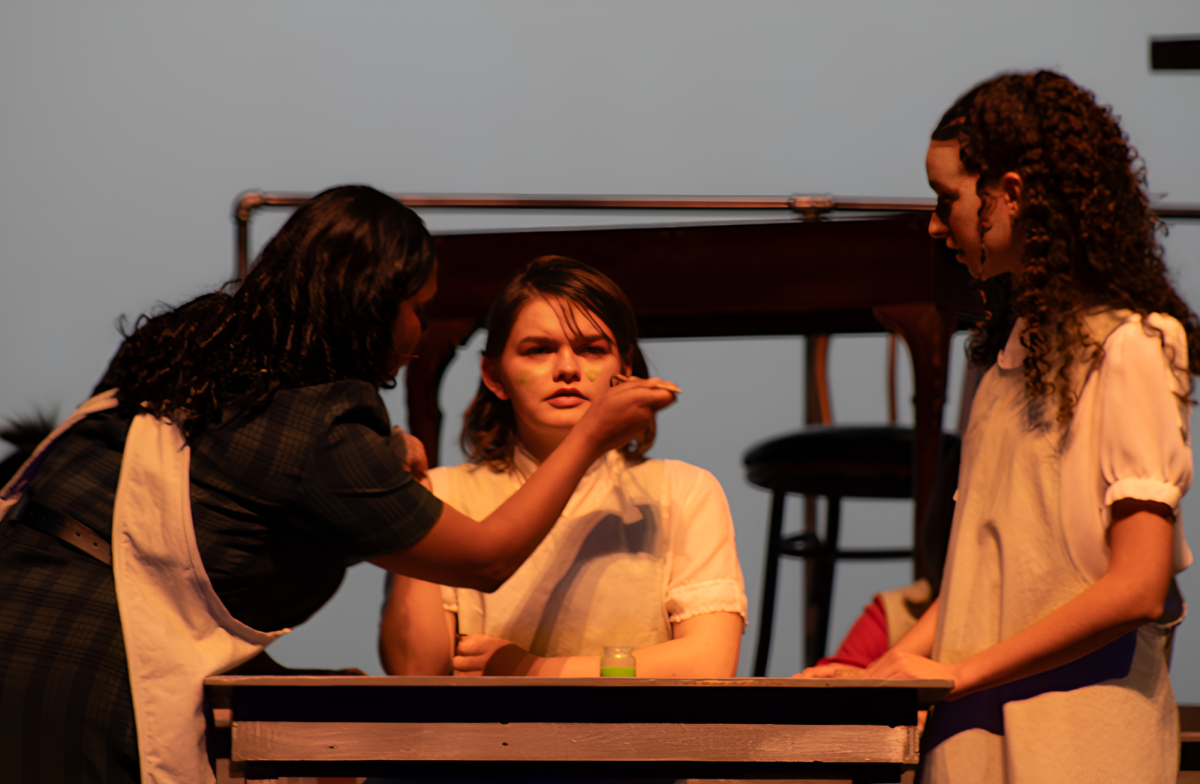 Unaware of its lethal effects, Grace, Kathryn and Irene paint their faces with radium to scare their supervisor, Mrs. Macneil.