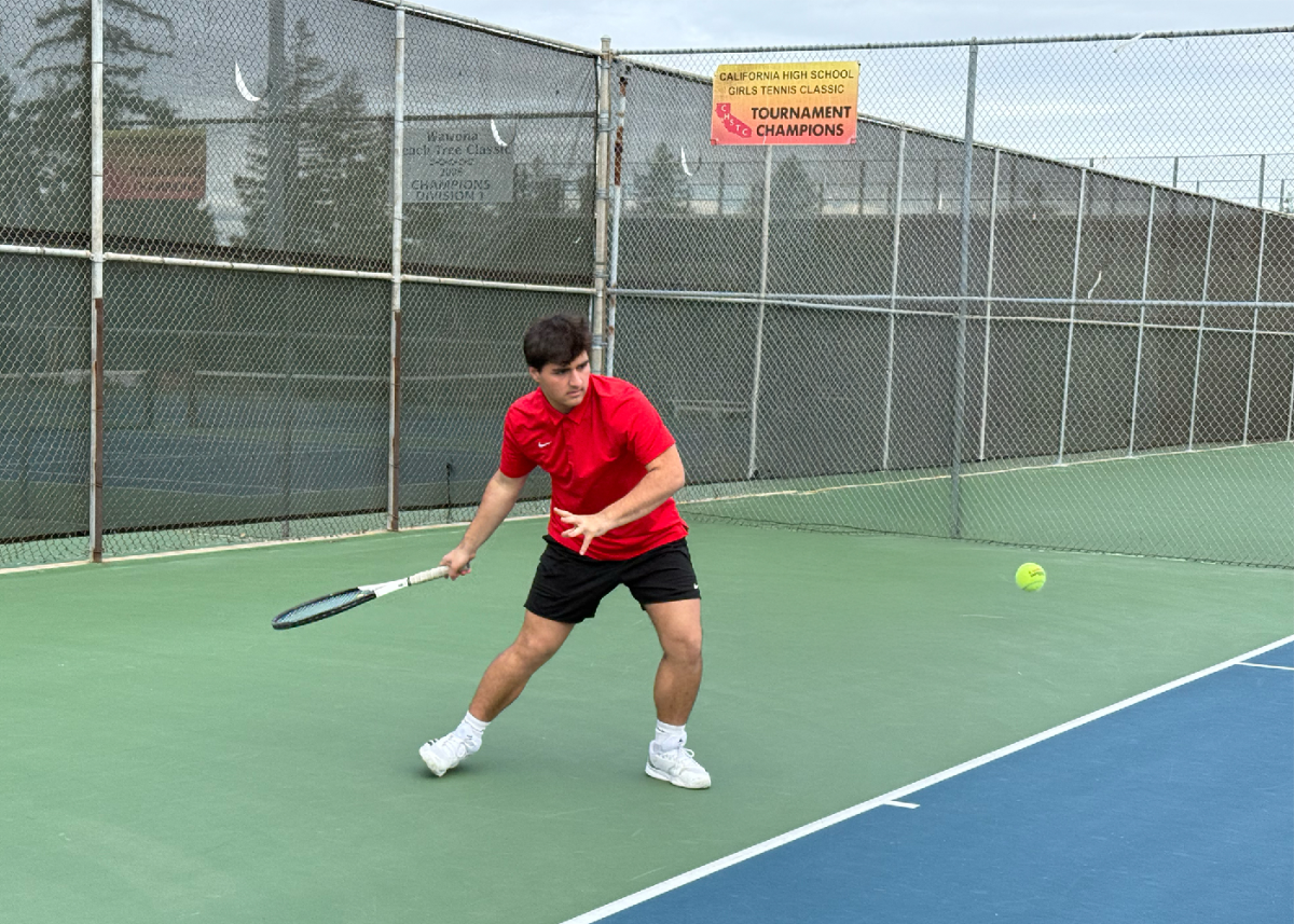 Sophomore Sina Mohtaj-Khorassani warms up before a scrimmage.