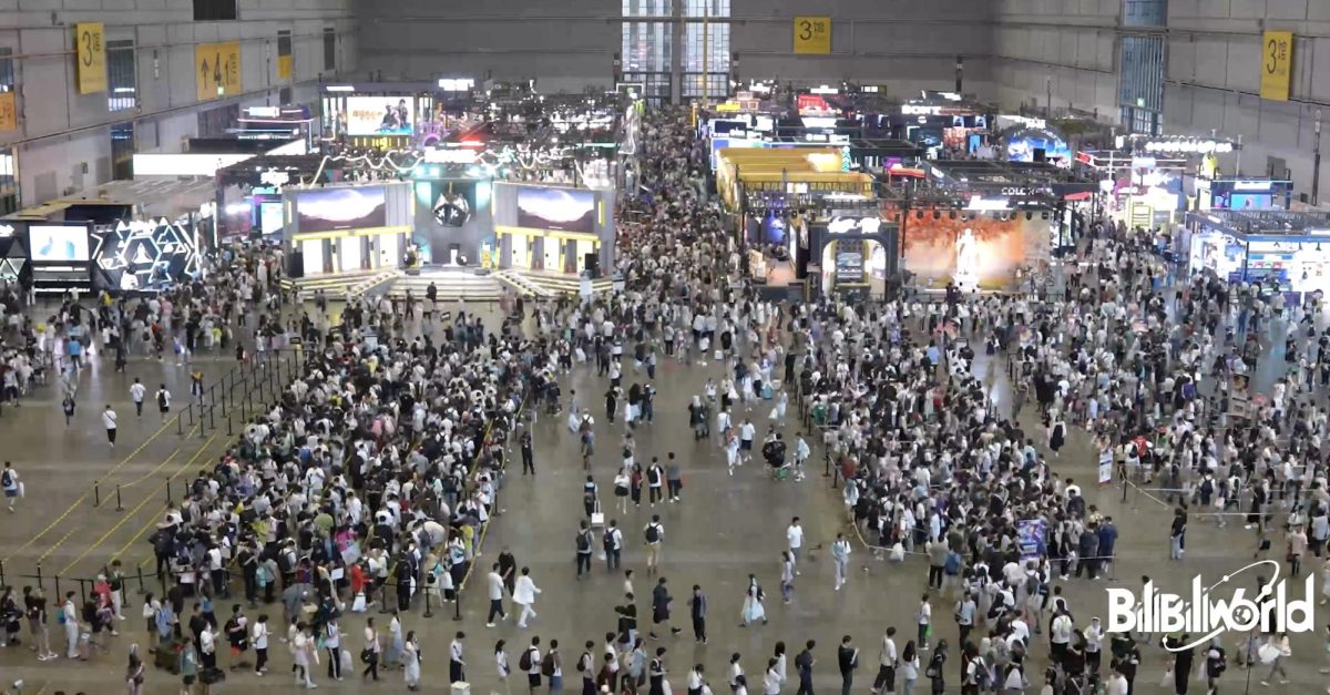  Courtesy of BilibiliWorld Yuanzhang
Thousands of anime fans gather at Bilibili World 2025.