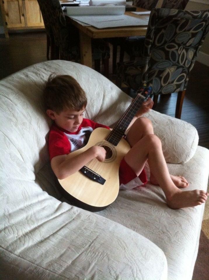 Landou had his first taste of the guitar at 6 years old, but he didn’t start practicing until high school. 