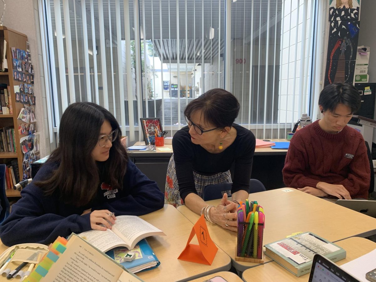 Keys (middle) discusses the “The Things They Carried” with her English 11 Honors students.